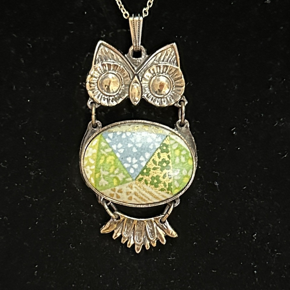 Gold and Green Owl Pendant Necklace. Antique Gold.